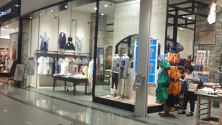 レディスファッションと生活雑貨のショップです