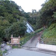 知床国道線沿いにある大きな滝！　～　オシンコシンの滝　～
