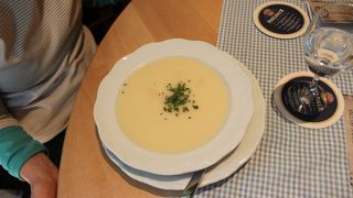 「ドイツに来たらビールとソーセージ！！」にピッタリの店。