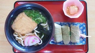 奥にお座敷もあり。