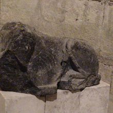 スフインクスの石造が昔を物語る