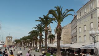 １８００年の歴史を誇るローマ皇帝の宮殿