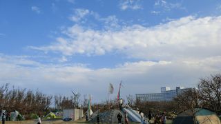 風が強く景色の良い公園