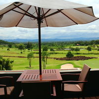 プレー後のビールはこの景色眺めながら美味かった。