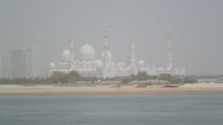 言葉では表現できないほどの大きなモスク