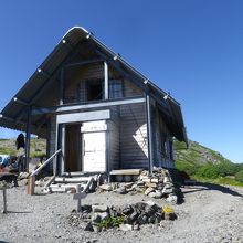 中岳そばにある中岳避難小屋
