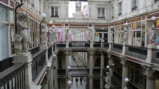 構造の面白いパッサージュ