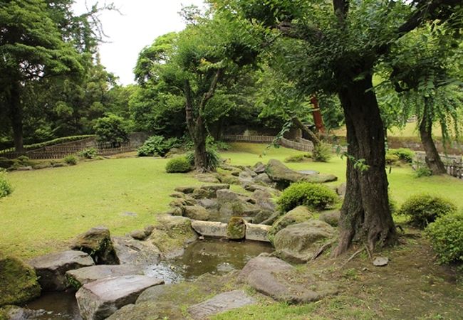【磯庭園】陣笠 鹿児島 薩摩藩 島津氏 十字紋 プラスチック製 観光記念 名勝 仙巌園 （島津氏の別邸跡・庭園） ☆正門・千尋厳の岩・曲