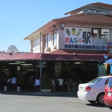 なかゆくい市場おんなの駅(恩納村農水産物販売センター)