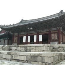 昌慶宮正面の建物　明政殿