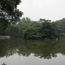 昌慶宮　内のお池　（昔はこの上をケーブルカーが走っていた）