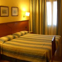 一般客室です。　少しぶれていますがそこの辺はご了承を。