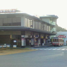 岩国駅へのバス停が集まっているので、乗り過ごしても安心です。