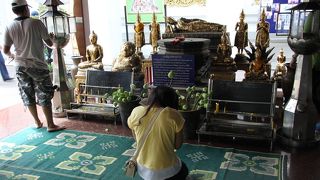 誰もが訪れる寝釈迦仏