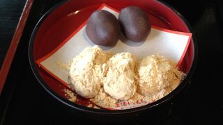 でき立ての安倍川餅はうまい！