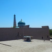 屋上からの眺望。ホジャ・メドレッセのミナレット方面。