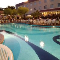 プールサイドのビアガーデン