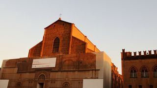 異質の教会：サンペトロニオ聖堂