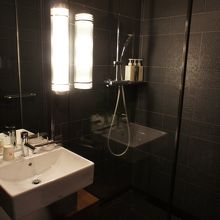 ピカピカシャワールーム。