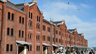 夕日に照らされた赤レンガ倉庫はとてもいい雰囲気