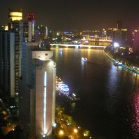 窓からの珠江の夜景