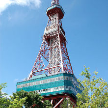 裏（東側）から見たテレビ塔