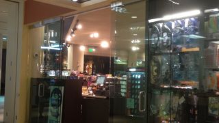 やや小ぶりな店舗