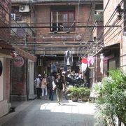 I want one of walking back alleys