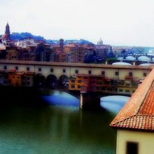 ウフィツィ美術館から見るヴェッキオ橋