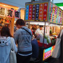 夕方から既にすごい人です。