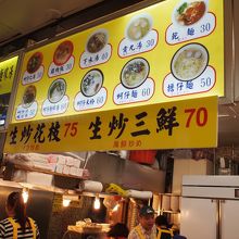 写真付きのメニューが多いので安心。