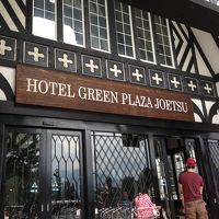 フロント正面の入り口