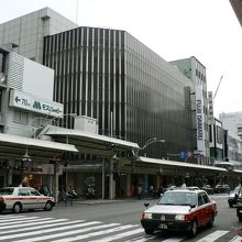 烏丸駅（からすまえき）周辺