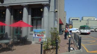 ターミナルと言っても乗り換えと観光場所になっています。