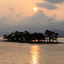 嫁ヶ島に沈む夕陽です