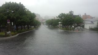 かつて大砲を運び上げたほどの幅があり