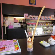 トゥレドゥーの祇園祭パフェ。マロンです。鉾を模しています。