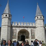 ”トプカプ宮殿”の正門「皇帝の門と中庭」～イスタンブール～
