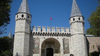”トプカプ宮殿”の正門「皇帝の門と中庭」～イスタンブール～