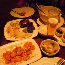 エビチリ、カモロースト、ワンタンスープなど、ハワイアン中華？