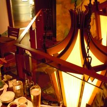 テーブル席も、微妙にオリエンタル。