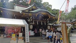 エスカー等から来ると最初に出会います。