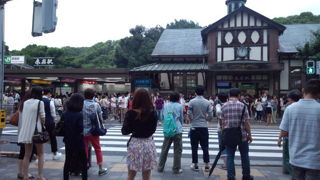 明治神宮　表参道　代々木公園へ行けます