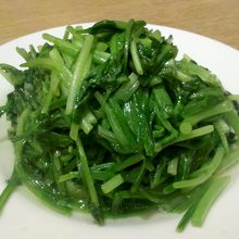 A菜という野菜を注文しました。ちょっと苦味があったけどうまし