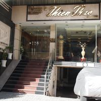 入り口は英語で書かれています。