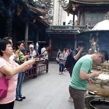 皆熱心に祈っています。