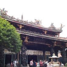 観音・普賢・文殊菩薩を祀る本殿