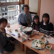 大阪道頓堀で大きなフグの看板のお店。4人で2人前という注文を気持ちよく受けてもらえました。