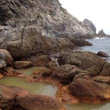 何箇所かある湯溜まりを入り比べるのも楽しい。