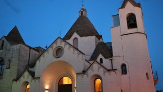 唯一のトゥルッリ屋根でできた教会